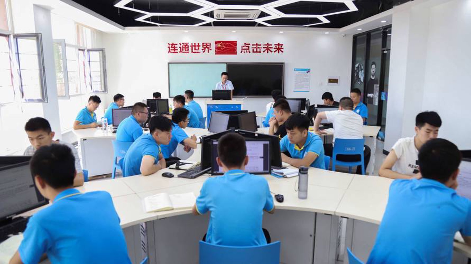 如何通过企业管理软件定制实现高效运营